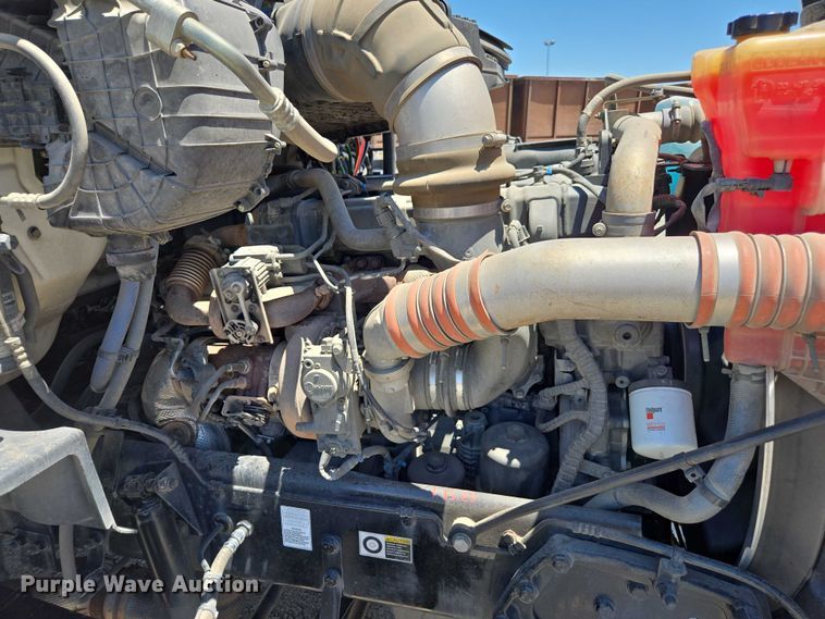 image for item DH8673 2016 Kenworth T880 semi truck