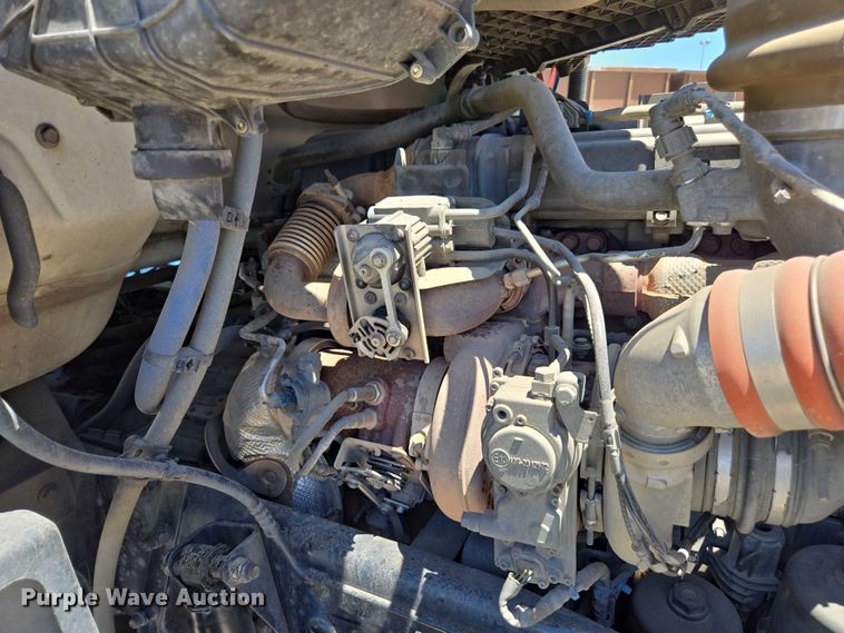 image for item DH8673 2016 Kenworth T880 semi truck