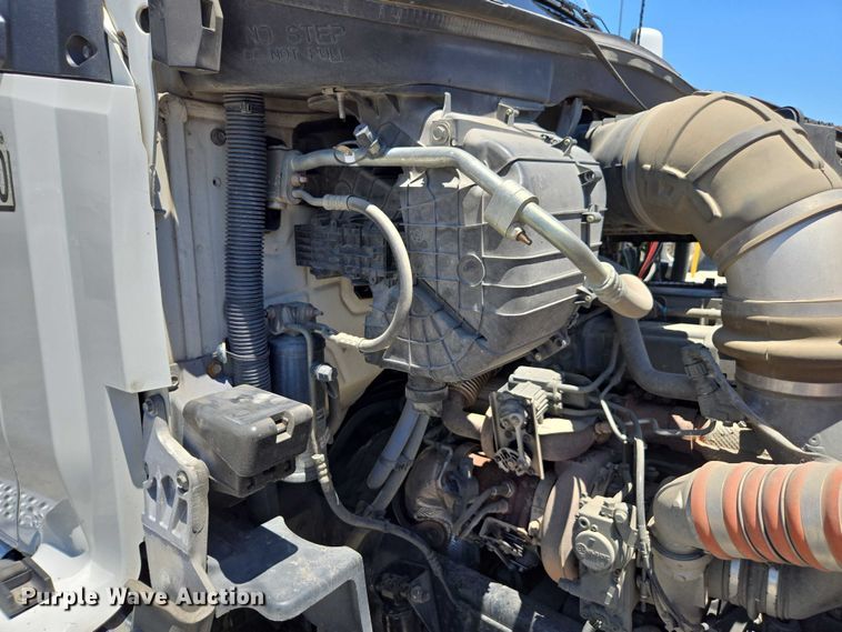 image for item DH8673 2016 Kenworth T880 semi truck