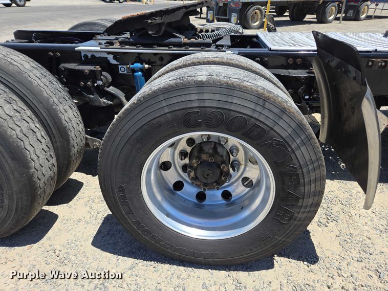 image for item DH8673 2016 Kenworth T880 semi truck