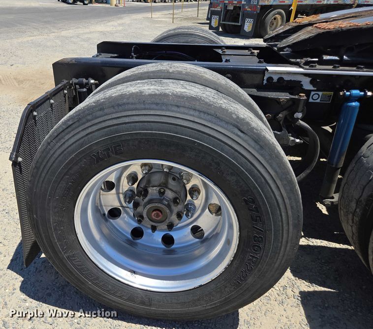 image for item DH8673 2016 Kenworth T880 semi truck