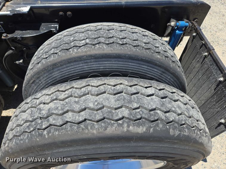 image for item DH8673 2016 Kenworth T880 semi truck