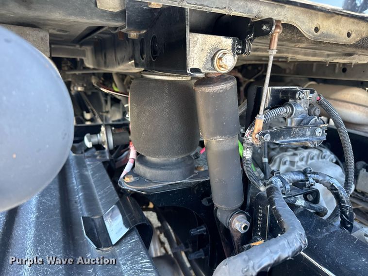 image for item DH8674 2017 Mack CXU613 semi truck