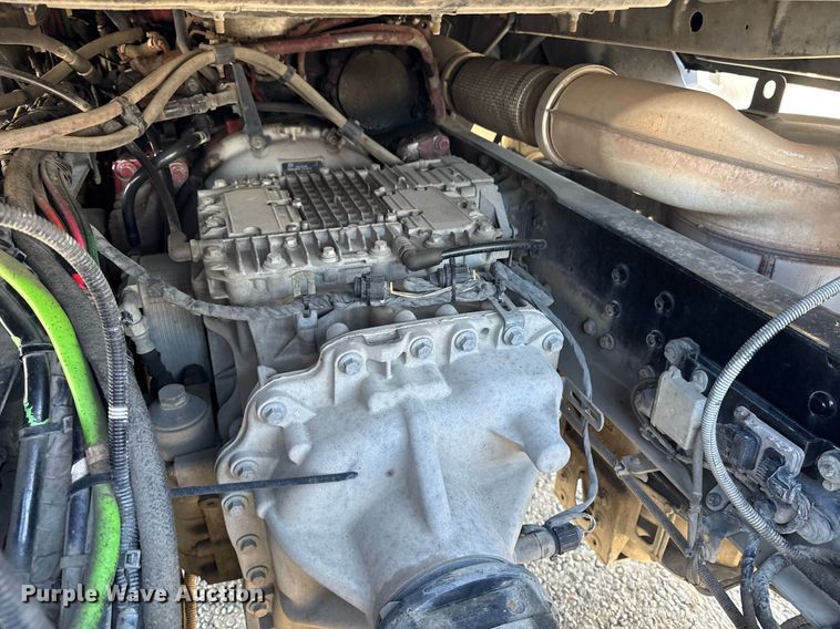 image for item DH8674 2017 Mack CXU613 semi truck