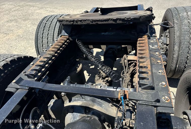 image for item DH8674 2017 Mack CXU613 semi truck