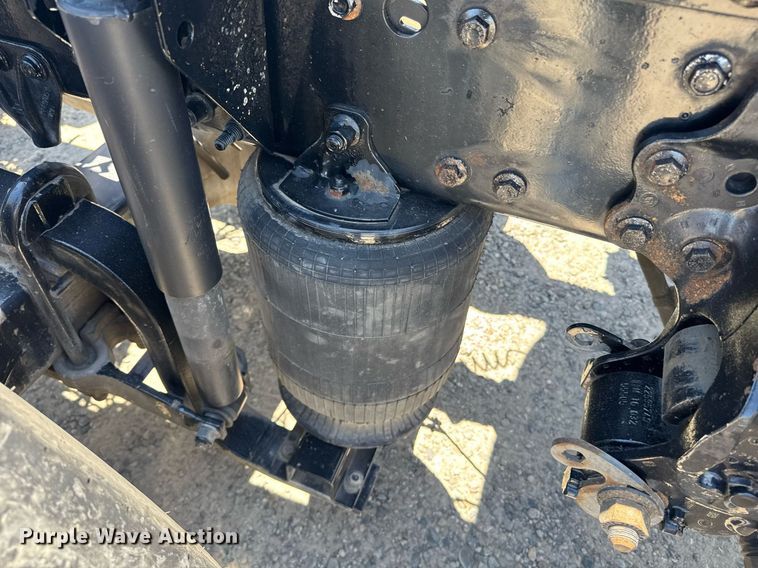 image for item DH8674 2017 Mack CXU613 semi truck