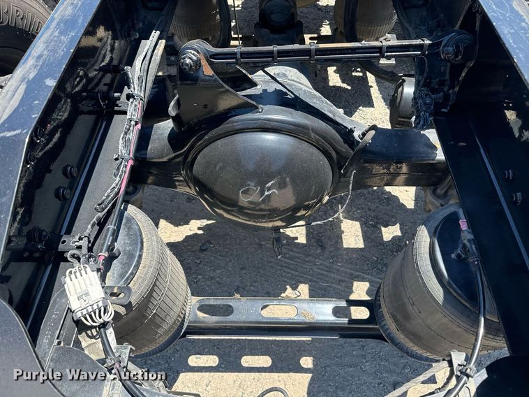 image for item DH8674 2017 Mack CXU613 semi truck