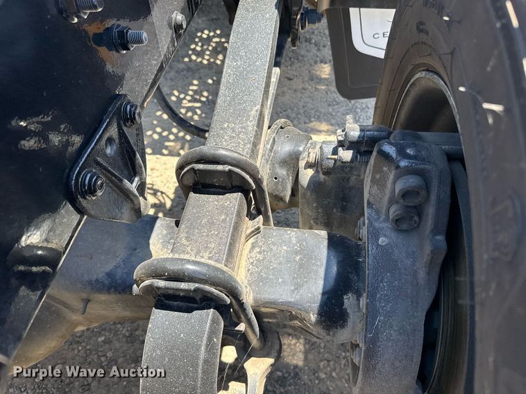 image for item DH8674 2017 Mack CXU613 semi truck