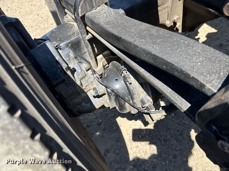 image for item DH8674 2017 Mack CXU613 semi truck