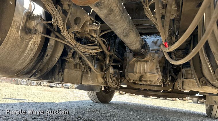 image for item DH8674 2017 Mack CXU613 semi truck