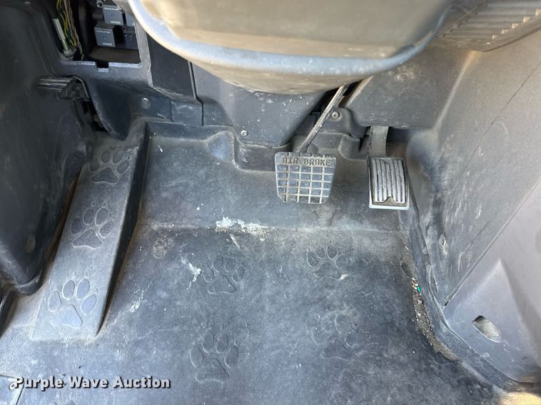 image for item DH8674 2017 Mack CXU613 semi truck