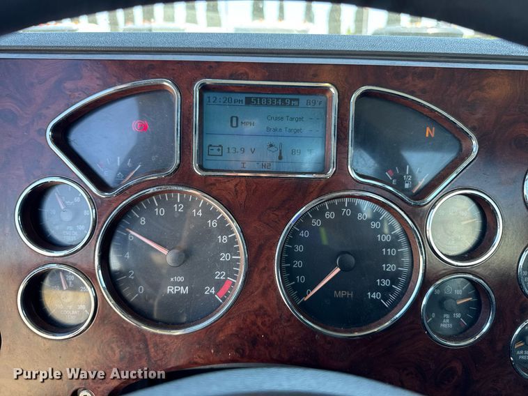 image for item DH8674 2017 Mack CXU613 semi truck