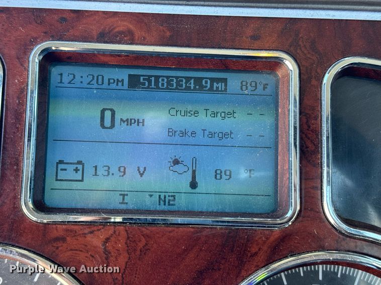 image for item DH8674 2017 Mack CXU613 semi truck