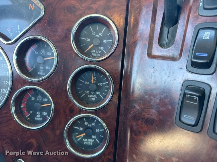 image for item DH8674 2017 Mack CXU613 semi truck