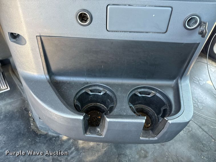 image for item DH8674 2017 Mack CXU613 semi truck