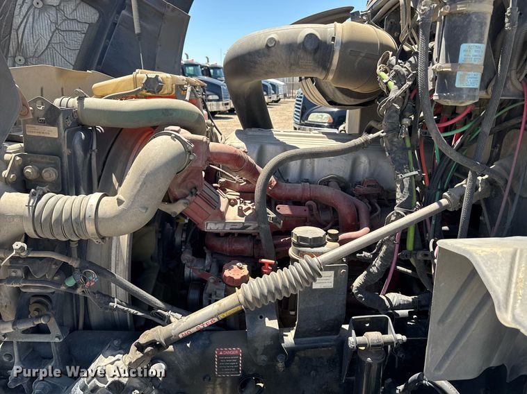 image for item DH8674 2017 Mack CXU613 semi truck