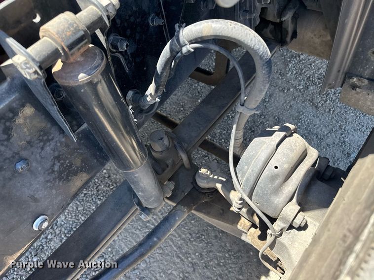 image for item DH8674 2017 Mack CXU613 semi truck