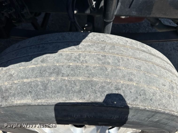 image for item DH8674 2017 Mack CXU613 semi truck