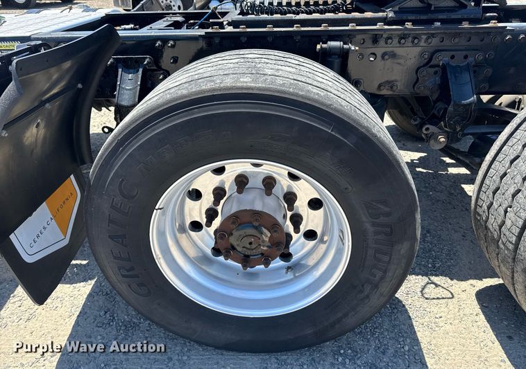 image for item DH8674 2017 Mack CXU613 semi truck