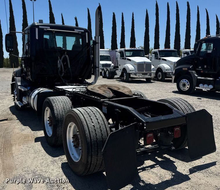 image for item DH8675 2018 Mack CXU613 semi truck