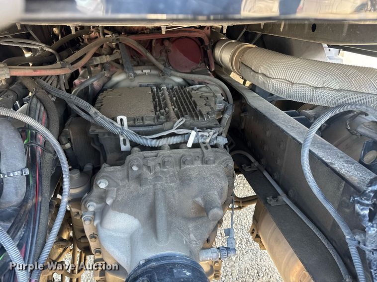 image for item DH8675 2018 Mack CXU613 semi truck