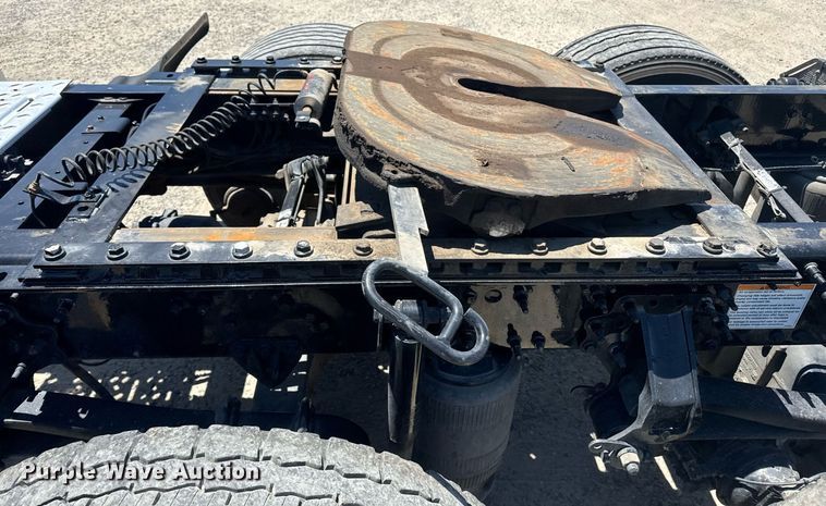 image for item DH8675 2018 Mack CXU613 semi truck