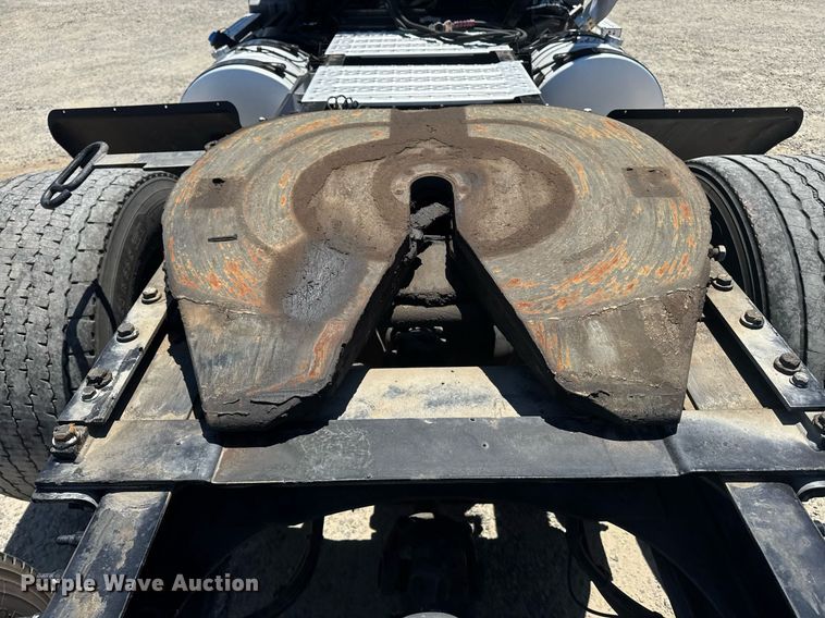 image for item DH8675 2018 Mack CXU613 semi truck