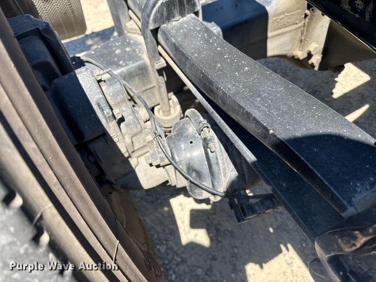 image for item DH8675 2018 Mack CXU613 semi truck