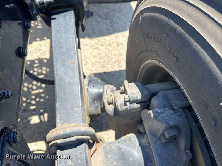 image for item DH8675 2018 Mack CXU613 semi truck