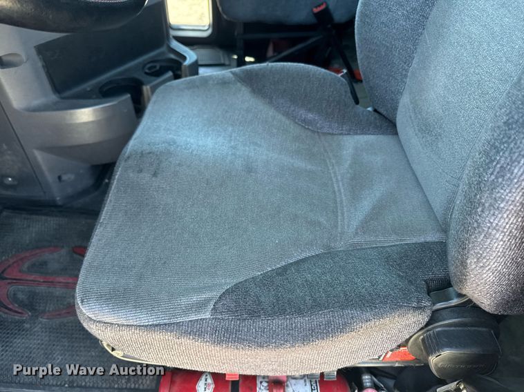 image for item DH8675 2018 Mack CXU613 semi truck