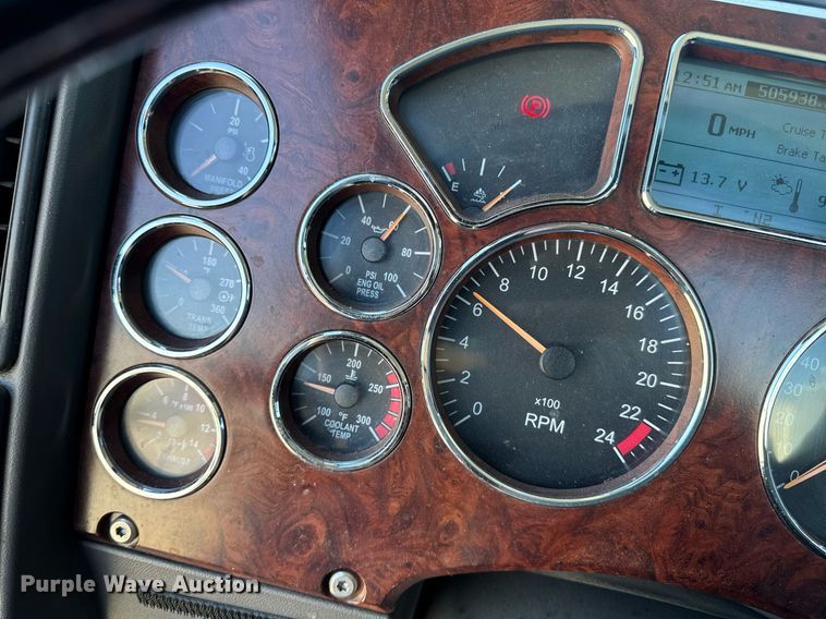 image for item DH8675 2018 Mack CXU613 semi truck