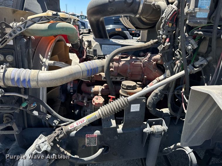 image for item DH8675 2018 Mack CXU613 semi truck