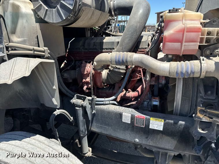 image for item DH8675 2018 Mack CXU613 semi truck