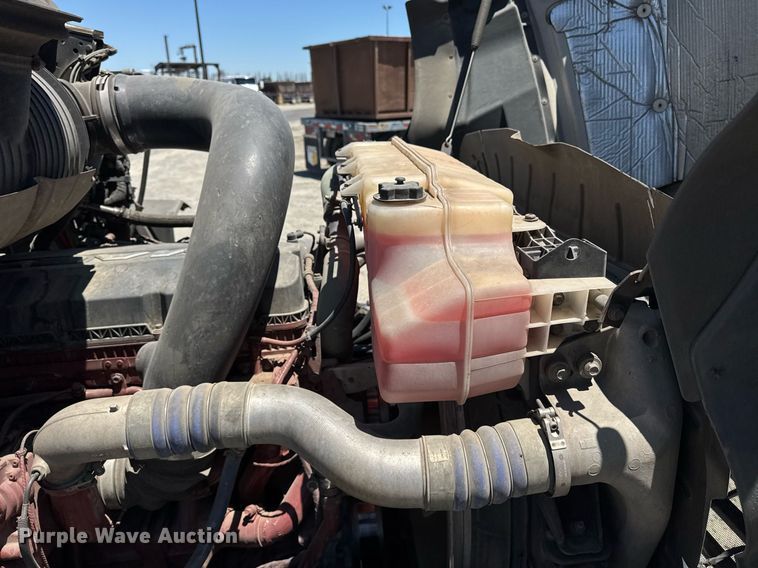 image for item DH8675 2018 Mack CXU613 semi truck