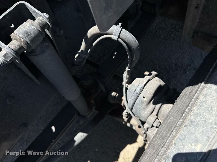 image for item DH8675 2018 Mack CXU613 semi truck