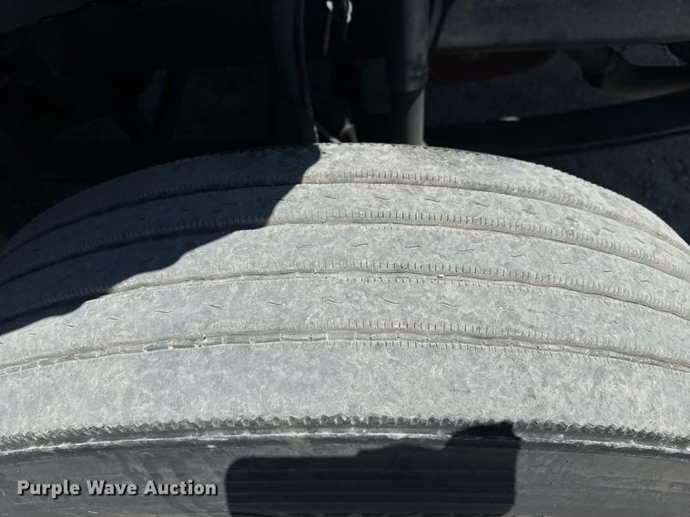 image for item DH8675 2018 Mack CXU613 semi truck