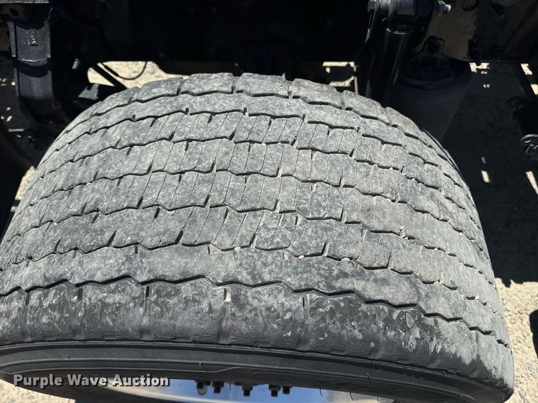 image for item DH8675 2018 Mack CXU613 semi truck