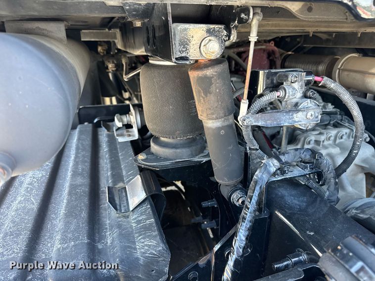 image for item DH8676 2017 Mack CXU613 semi truck