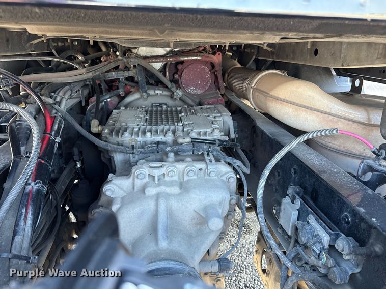 image for item DH8676 2017 Mack CXU613 semi truck