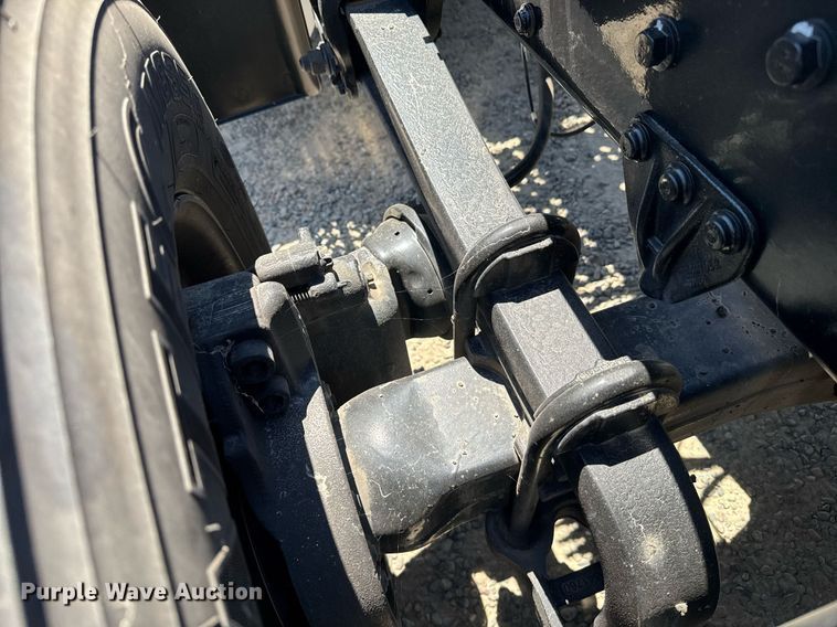 image for item DH8676 2017 Mack CXU613 semi truck