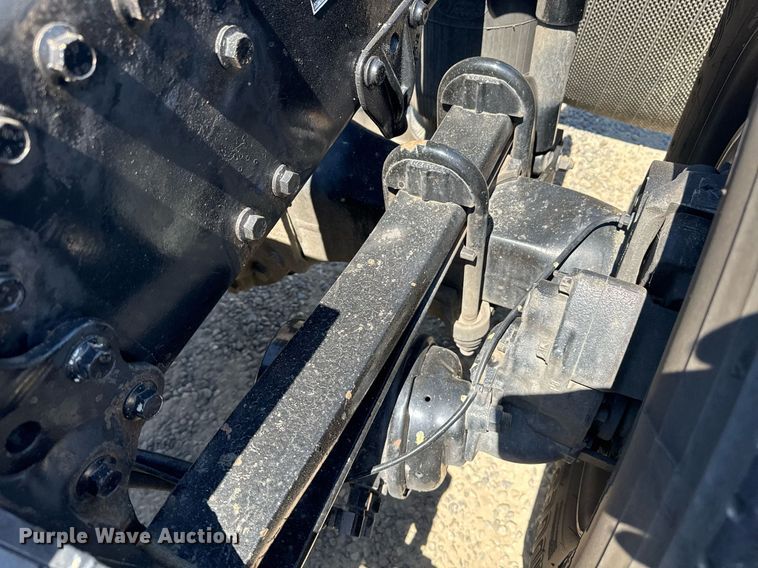 image for item DH8676 2017 Mack CXU613 semi truck