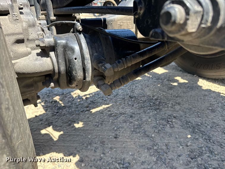 image for item DH8676 2017 Mack CXU613 semi truck