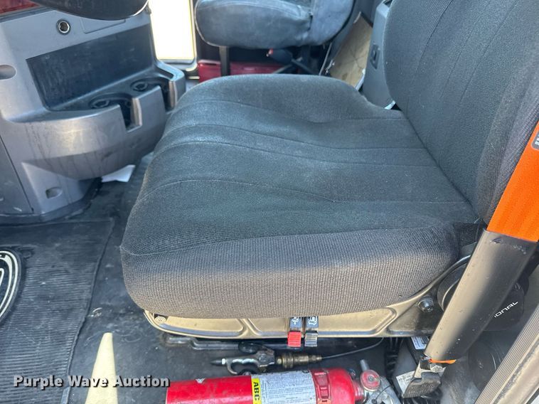 image for item DH8676 2017 Mack CXU613 semi truck