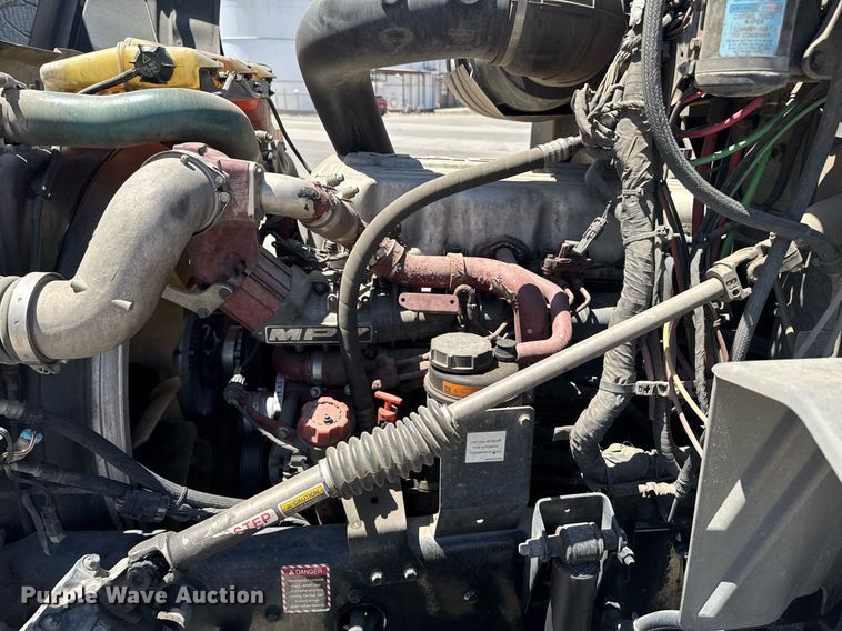 image for item DH8676 2017 Mack CXU613 semi truck