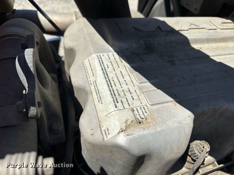 image for item DH8676 2017 Mack CXU613 semi truck