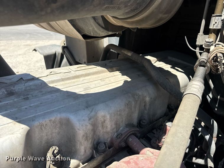 image for item DH8676 2017 Mack CXU613 semi truck