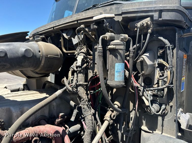 image for item DH8676 2017 Mack CXU613 semi truck