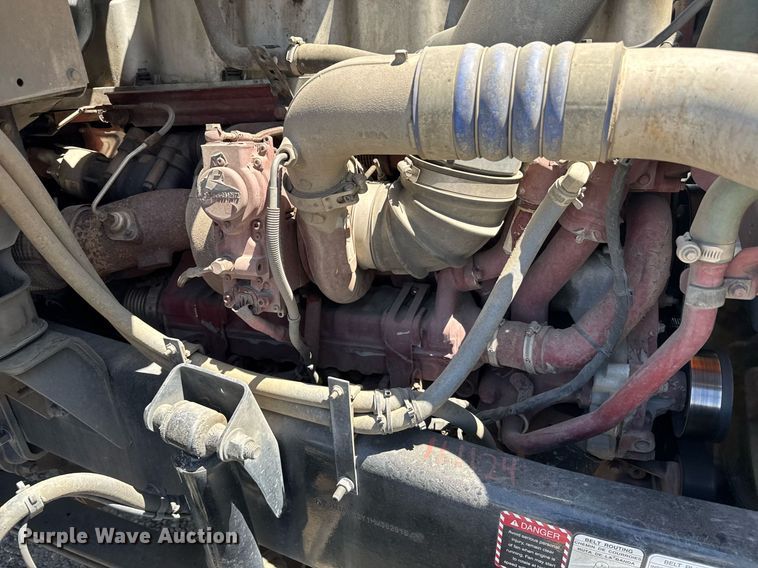 image for item DH8676 2017 Mack CXU613 semi truck