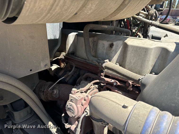 image for item DH8676 2017 Mack CXU613 semi truck