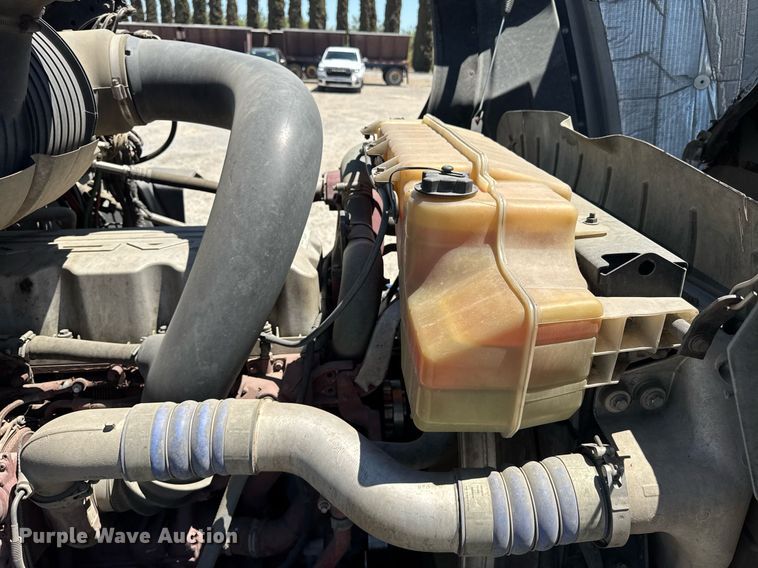 image for item DH8676 2017 Mack CXU613 semi truck